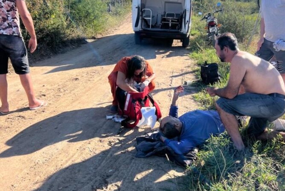 Motociclista sofre fraturas expostas ap�s grave acidente com caminhonete na zona rural de Quixabeira