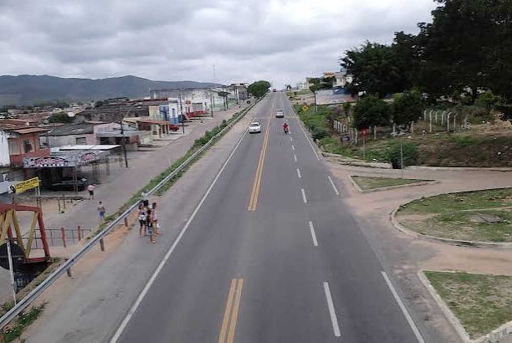 Homem fica ferido ap�s queda de passarela sobre a BR-407, em Senhor do Bonfim