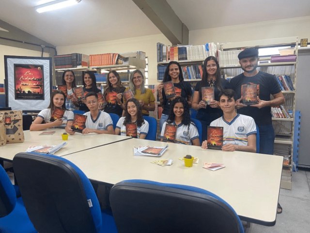 EREM Coronel Manoel de Souza Neto lana livro feito por estudantes