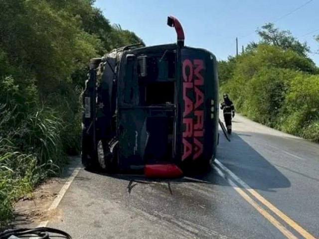 nibus da cantora Maria Clara tomba em Rodovia de Alagoas