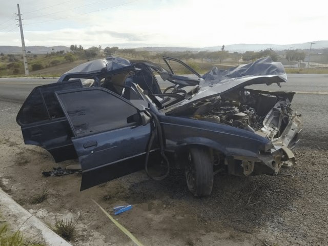 Jogador do Porto e amigo morrem aps carro colidir em cavalo na BR-104 em Cupira