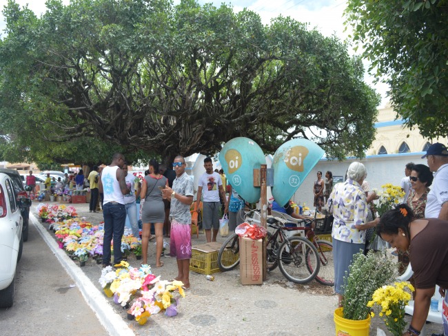 Cemitrios de Alagoinhas recebem dezesseis mil visitantes no dia de Finados
