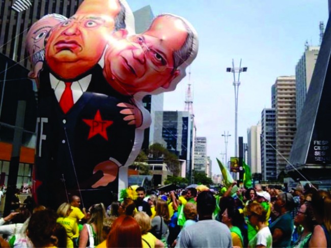 Manifestantes vo s ruas pedir impeachment do ministro Gilmar Mendes