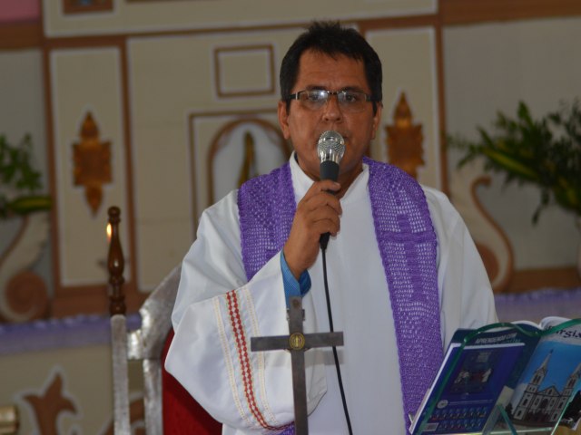 Padre Jos Luiz se despede da Paroquia Deus Menino em Aramari