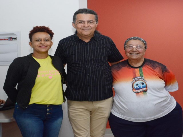 Representantes de partidos polticos utilizam tribuna popular da Cmara Municipal