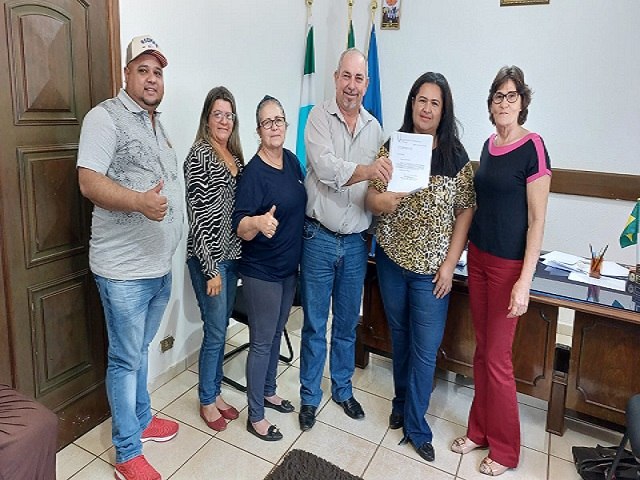 Associao das mulheres do assentamento Estrela Jaraguari solicita ao Prefeito Walfrido apoio para a feira da Agricultura Familiar 