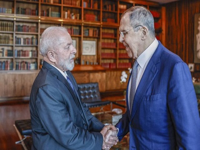 Governo empresta avio da FAB para chanceler de Putin se encontrar com Lula