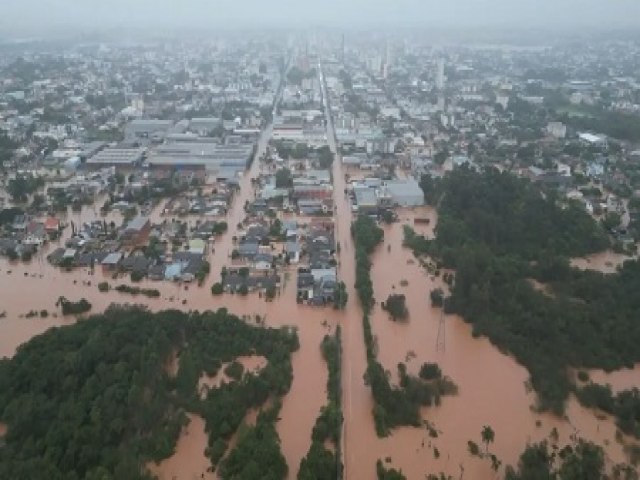 Chuva deixa 1/3 do RS sem gua, fecha hospitais e ameaa 12 barragens