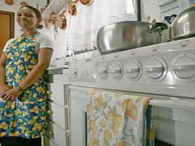 Dilma sanciona, com vetos, projeto de lei que regulamenta profissão de doméstica