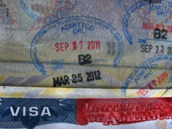 Emissão de vistos dos EUA para brasileiros bate recorde em 2014; exigência pode acabar
