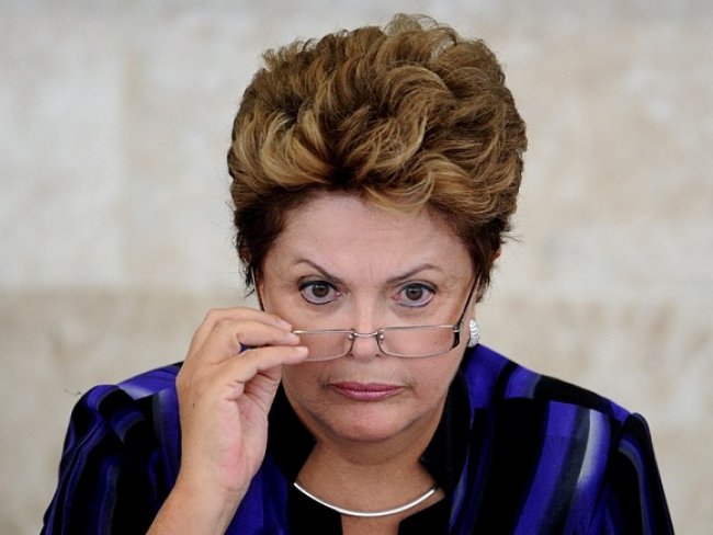 Senadores avaliam que Dilma não passa de setembro no Planalto
