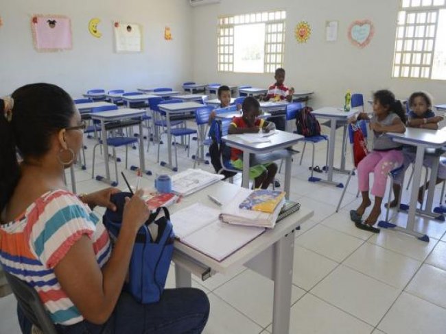 Saúde do professor está ligada a boas condições de trabalho, diz CNTE
