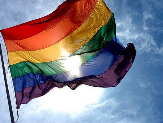 Maioria dos LGBTs sofre homofobia familiar, diz pesquisa
