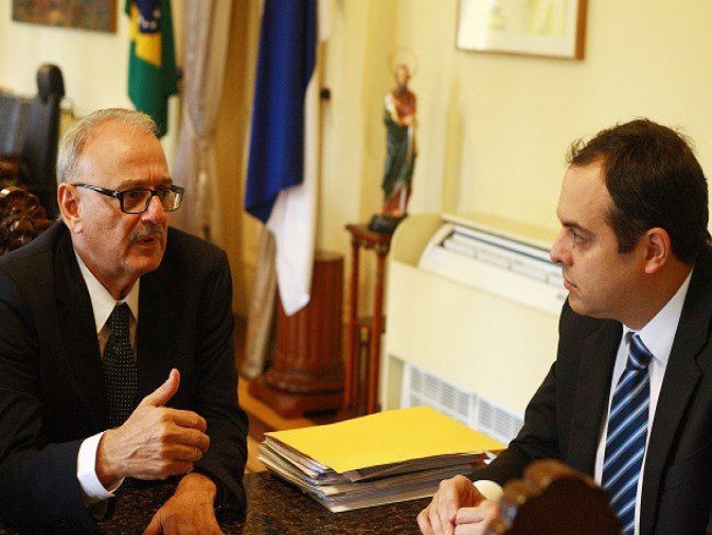 Paulo Câmara e Roberto Franca discutem ações para a Funase