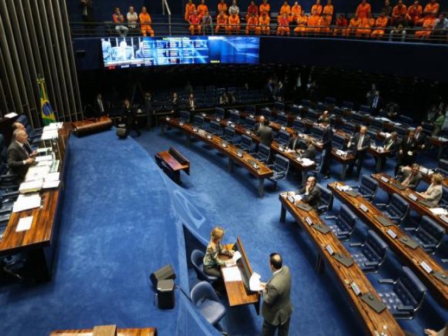 Senado pode votar PEC dos Gastos e reforma política esta semana
