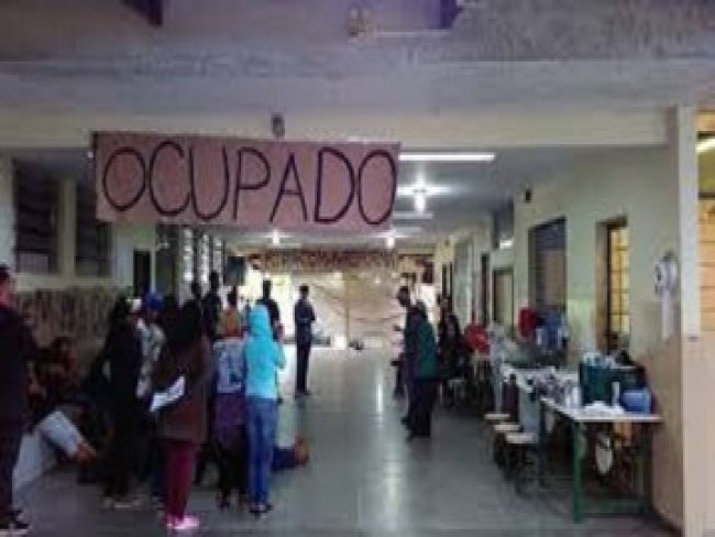 Após acordo, ocupações de estudantes em Pernambuco não serão criminalizadas