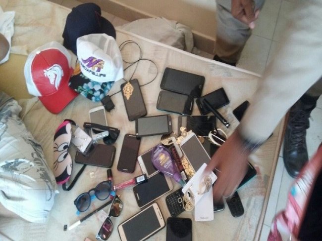 Ladrão confessa ter roubado 21 celulares na noite de sábado no São João de Petrolina