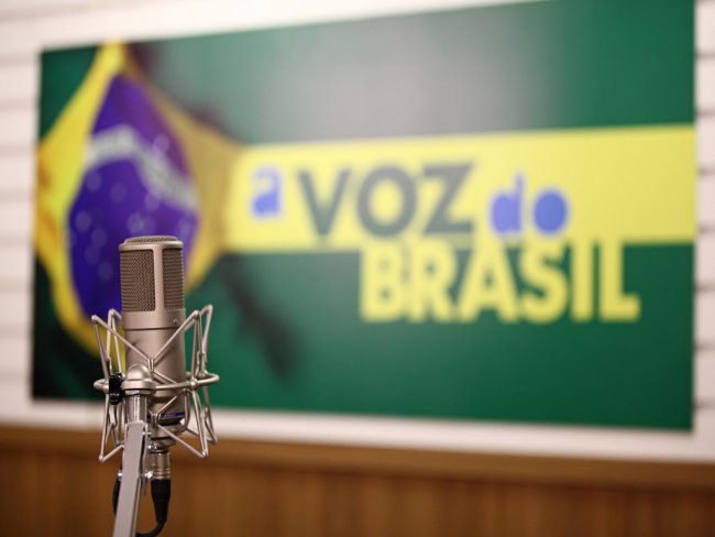 Câmara aprova flexibilização da Voz do Brasil; proposta vai à sanção de Temer