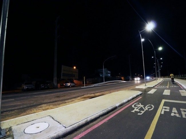 Nova iluminação em LED começa a transformar avenida Cardoso de Sá por Edenevaldo Alves