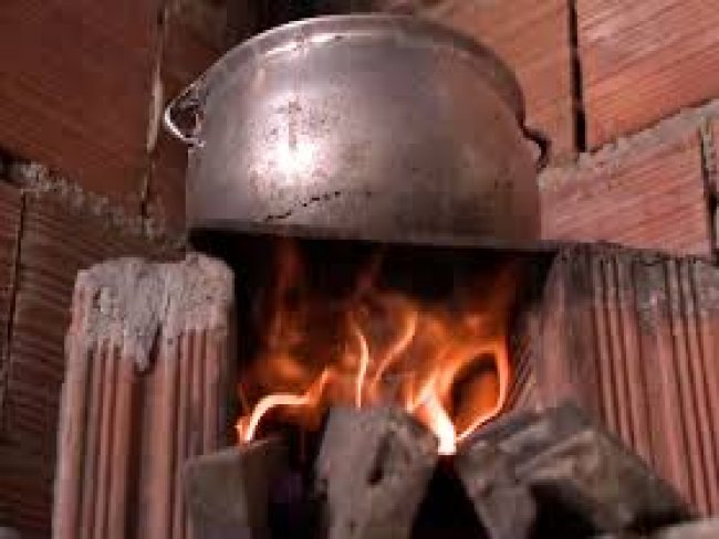 14 milhões de famílias usam lenha ou carvão para cozinhar, aponta IBGE By : Assessoria de Comunicação do Deputado Gonzaga Patriota 