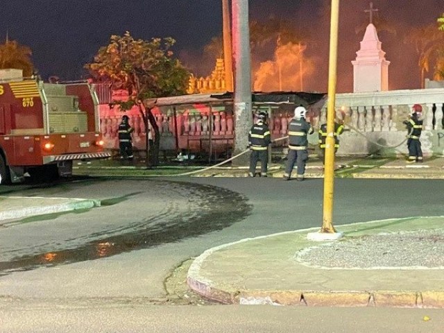 Incêndio atinge cemitério do centro de Petrolina (PE)