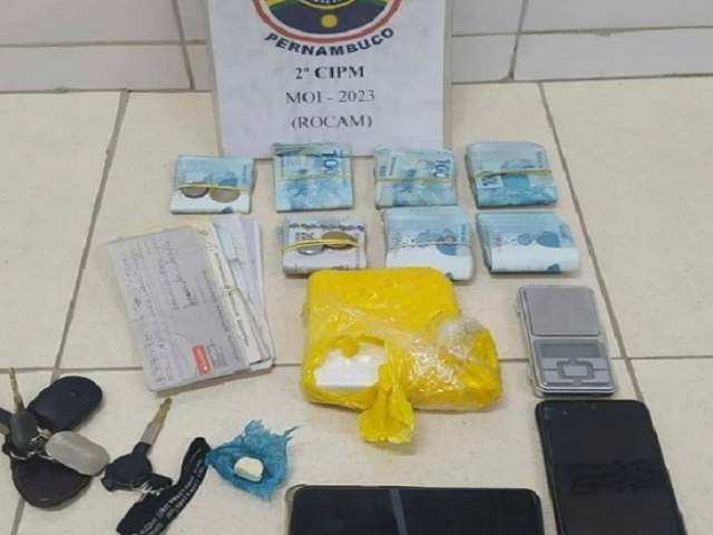Polícia prende dupla com mais de R$ 73 mil e desarticula esquema de tráfico de drogas em Cabrobó (PE)