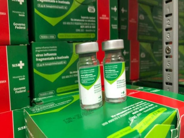 Petrolina (PE) inicia segunda fase da vacinação contra a gripe para idosos e professores ativos