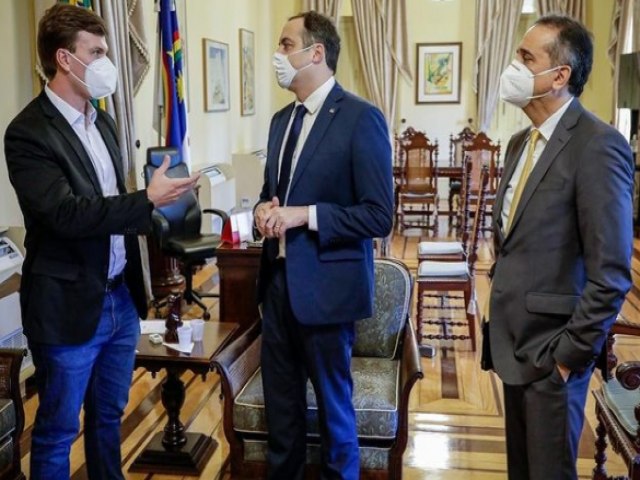 Mesmo fazendo oposição a Paulo Câmara, Miguel Coelho vai ao Palácio e agradece por ato de isenção do imposto da uva produzida no Vale do São Francisco