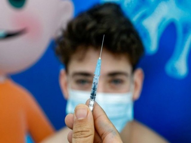 Covid-19: ‘Não há evidência sólida em relação à vacinação de adolescentes’, diz Ministro da Saúde