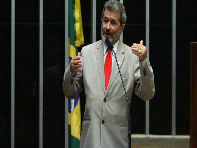 Deputado Gonzaga Patriota vota contra o aumento de verba do fundo eleitoral para 2022 e dispara: “um verdadeiro murro na cara do brasileiro”