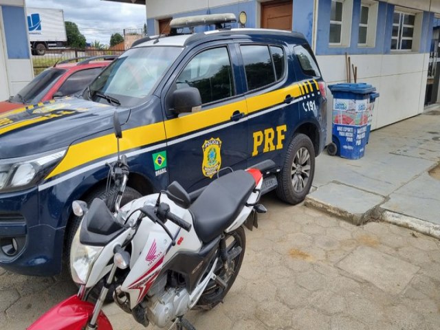 PRF apreende moto adulterada e prende condutor em Capim Grosso (BA)