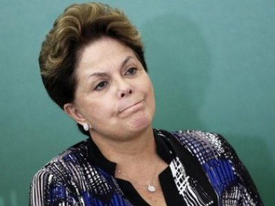 Dilma fissura dedão do pé na Bahia e cancela viagem ao Pernambuco