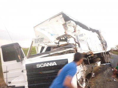 Acidente na BR-116, entre Bendegó e Euclides da Cunha, deixa três pessoas feridas