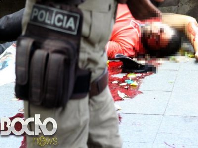 Dois são mortos a tiros em frente a câmeras de TV em praça na Bahia