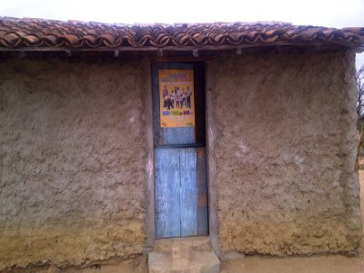 Abaré-BA: Escola funciona em casa de taipa