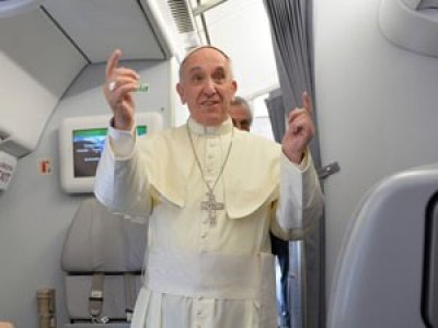 Papa se despede do Brasil com  'até breve' e diz que já sente saudades