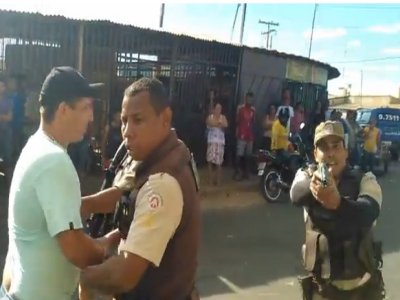    Vídeo:Policial Militar aponta arma e agride cidadão em Juazeiro