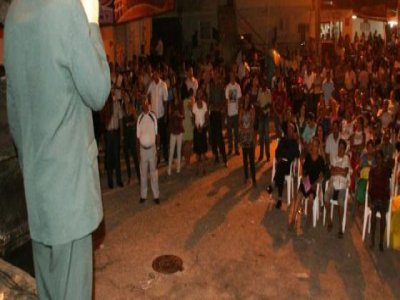 Pastor discute com homem e é morto com tiro no peito durante culto religioso em Simões Filho-BA