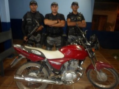 Polícia Militar evita estupro e recupera moto roubada em Cabrobó