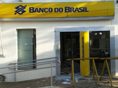 RIBEIRA DO AMPARO-BA: BANDIDOS EXPLODEM AGÊNCIA DO BANCO DO BRASIL  
