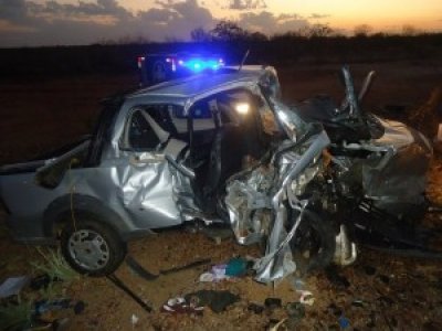 Grave acidente na BR-116 deixa casal que moravam em Saúde, mortos e deixa outros 3 feridos no município de Chorrochó