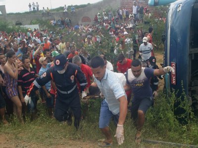  Perícia confirma 18 mortes em acidente de ônibus no Ceará