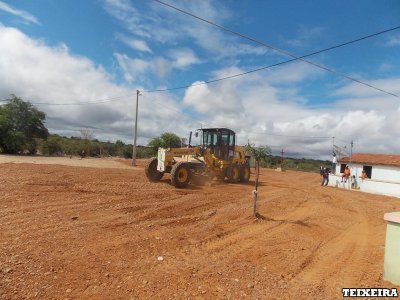  ABARÉ : Prefeitura constrói e recupera estrada vicinal na zona rural 