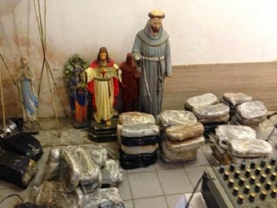 Fim do mundo: Padre é preso com 170 Kg de Maconha dentro de Igreja em PE