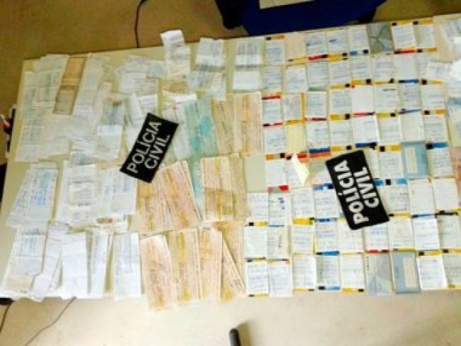 Essa Bolsa é Minha': Casal é preso com 172 cartões do Bolsa Família em Amargosa