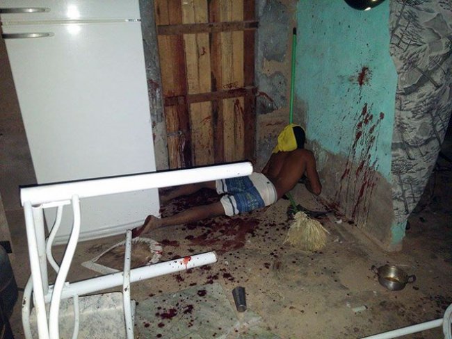 Paulo Afonso: Ladrão tenta arrombar casa no BTN e acaba morto pelo dono da residência ? Cenas Fortes