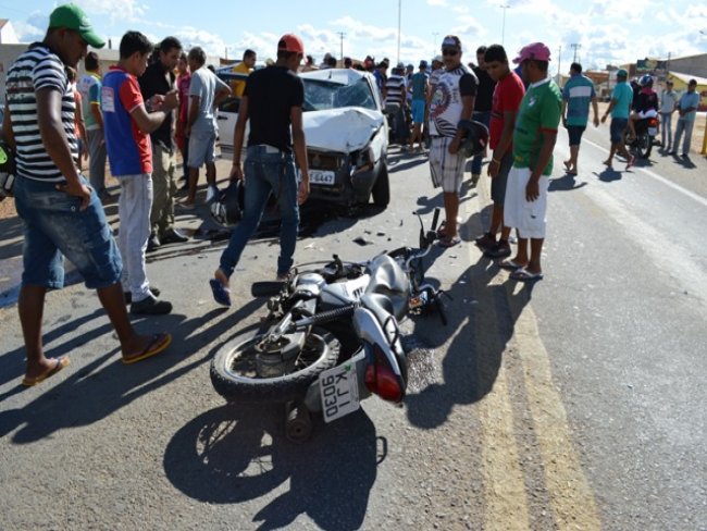 Cabrobó: Acidente entre moto e carro deixa piloto gravemente ferido