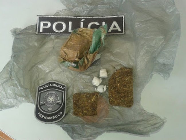 Carnaubeira da Penha: Policiais Militares da 1ªCIPM prendem dois elementos em roça de maconha