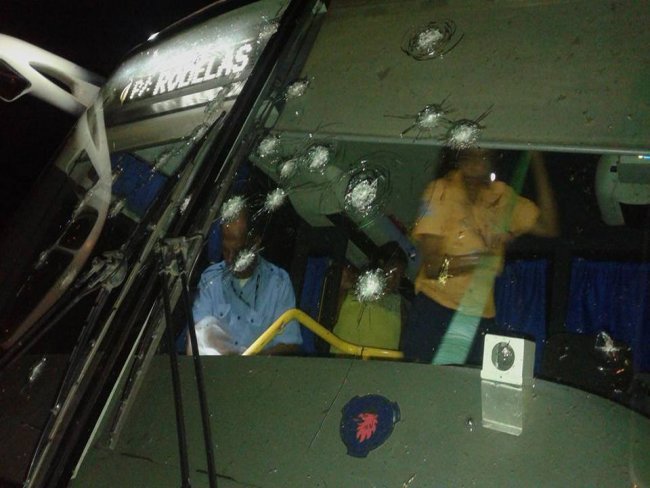 Ônibus sofre tentativa de assalto na BA 210 em Abaré-BA