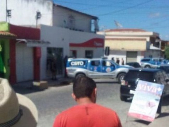 Monte Santo: Bandidos fazem reféns familiares de funcionário de banco